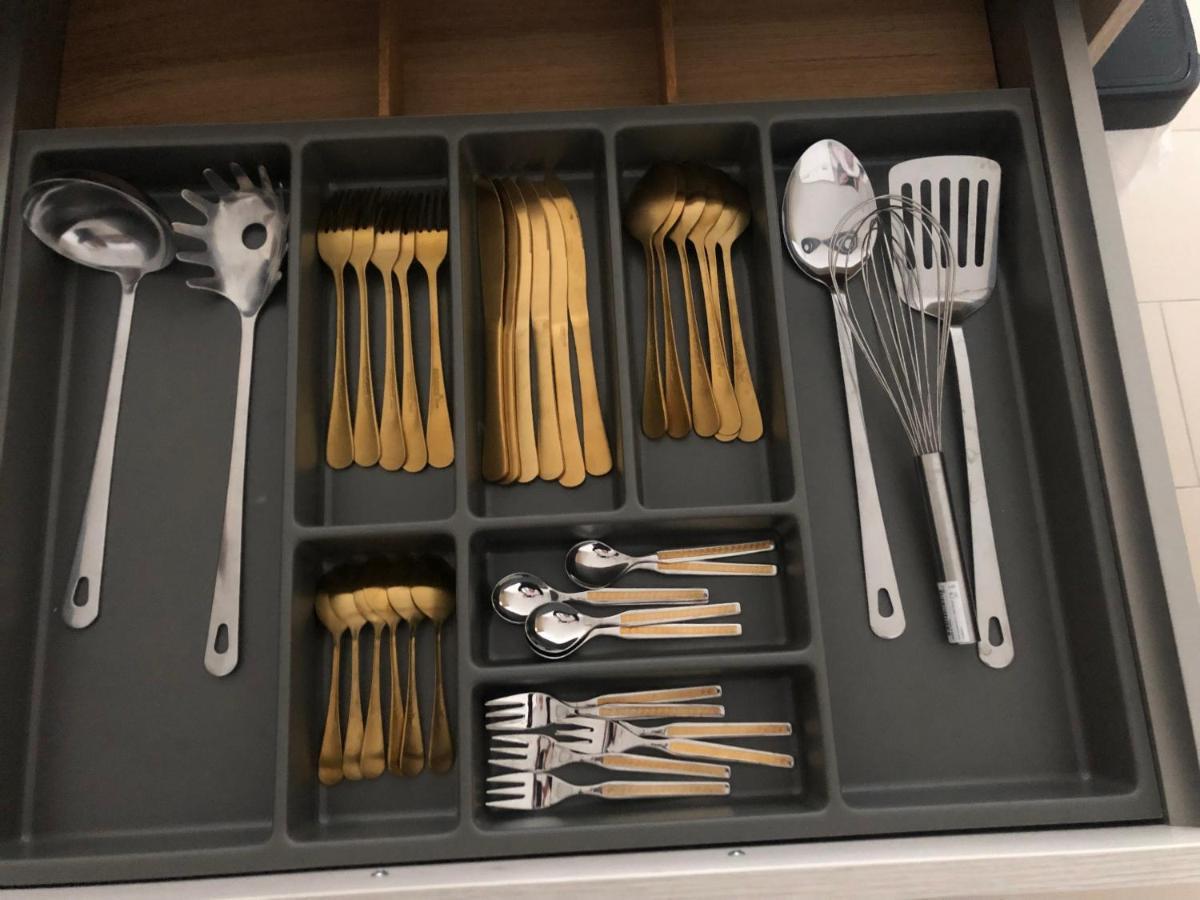 Golden Design Apartment Familie Business 6 Pers Buero Fitnessecke Naehe Messe Dus 1000 Mbit 뒤스부르크 외부 사진