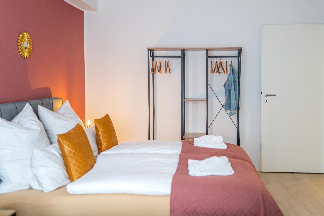 Golden Design Apartment Familie Business 6 Pers Buero Fitnessecke Naehe Messe Dus 1000 Mbit 뒤스부르크 외부 사진