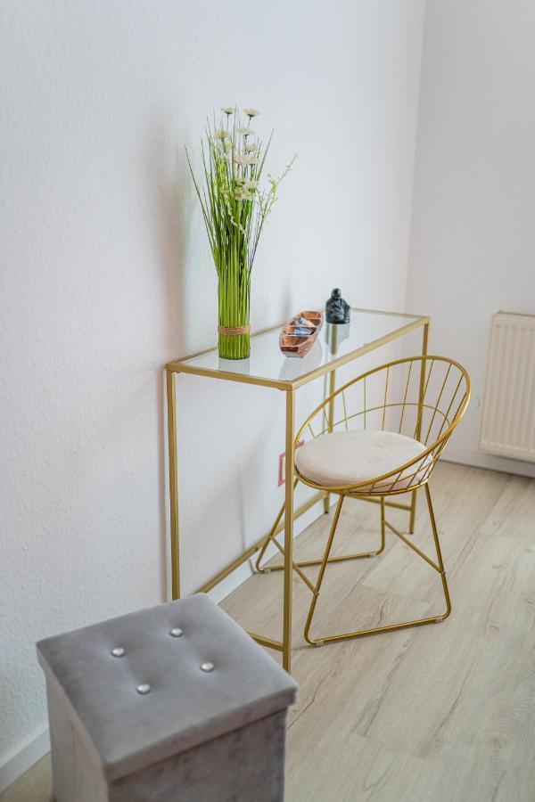 Golden Design Apartment Familie Business 6 Pers Buero Fitnessecke Naehe Messe Dus 1000 Mbit 뒤스부르크 외부 사진