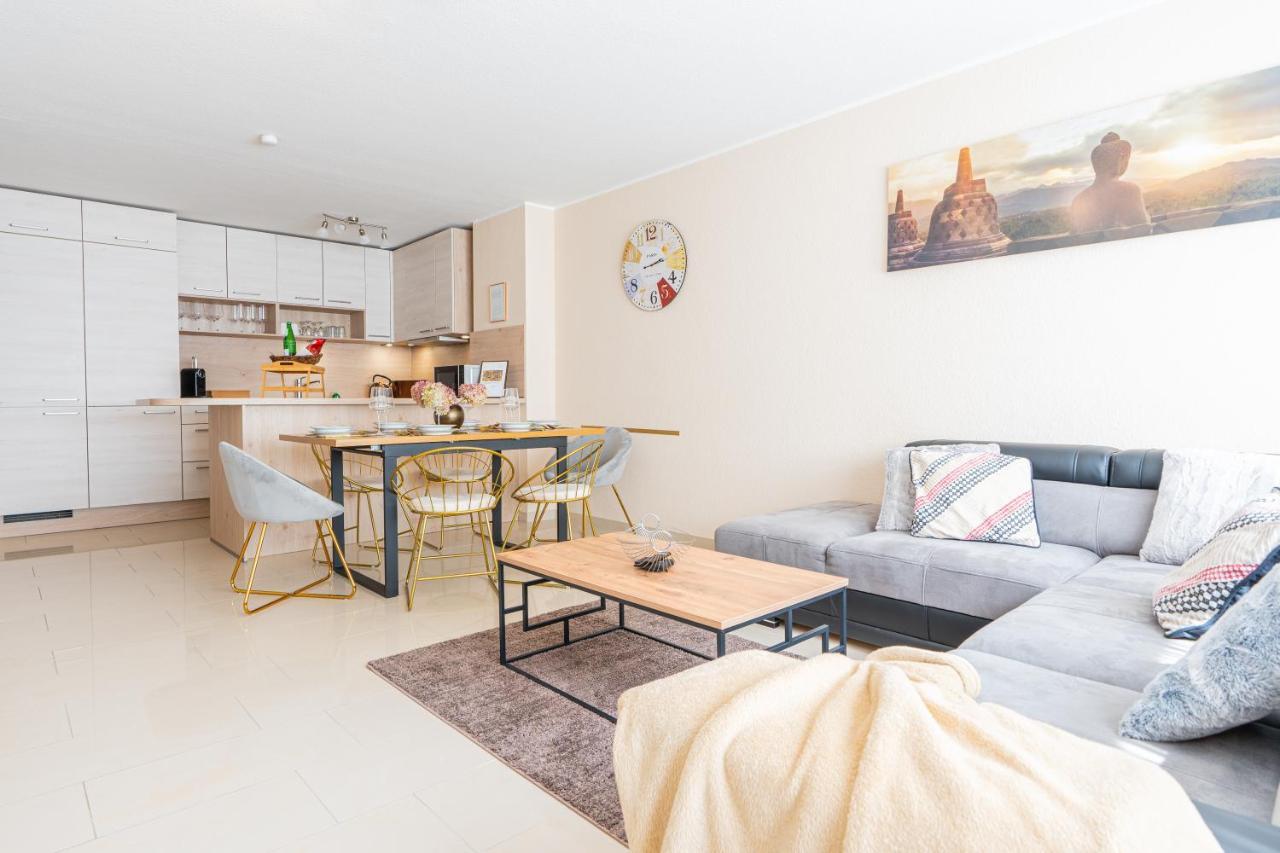Golden Design Apartment Familie Business 6 Pers Buero Fitnessecke Naehe Messe Dus 1000 Mbit 뒤스부르크 외부 사진