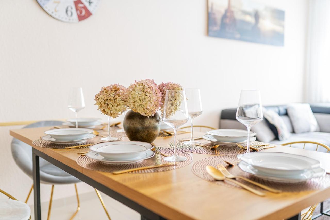 Golden Design Apartment Familie Business 6 Pers Buero Fitnessecke Naehe Messe Dus 1000 Mbit 뒤스부르크 외부 사진